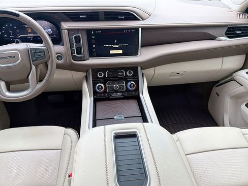 Used 2024 GMC Yukon XL Denali w/ Advanced Technology Package RWD image 19