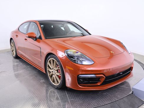 Used 2023 Porsche Panamera GTS image 9