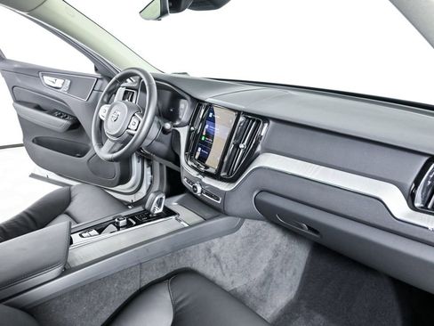 Certified 2025 Volvo XC60 B5 Plus AWD/4WD image 25