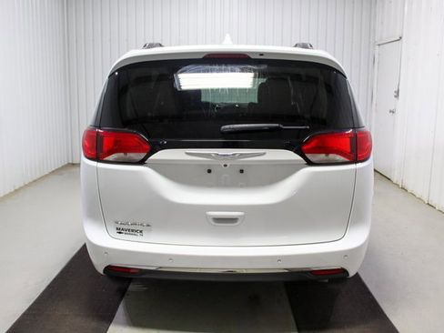 Used 2020 Chrysler Pacifica Touring-L w/ Advanced Safetytec Group image 5