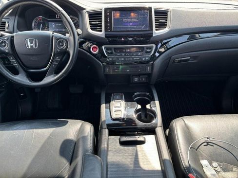 Used 2017 Honda Pilot Touring image 11