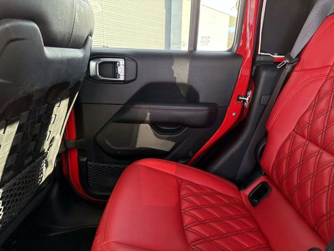 Used 2023 Jeep Gladiator Rubicon w/ Cold Weather Group image 16