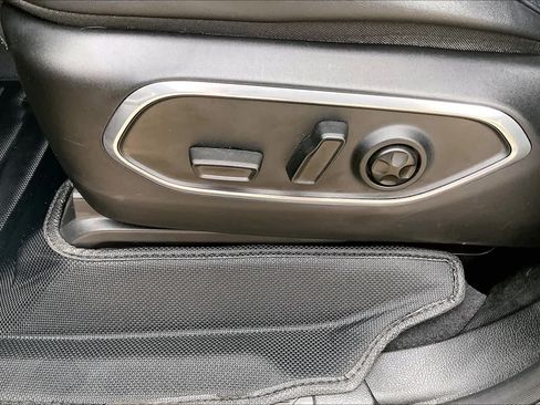 Used 2023 Jeep Wagoneer Series II AWD/4WD image 30