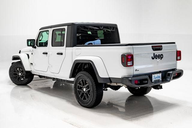 Certified 2023 Jeep Gladiator Sport AWD/4WD image 34