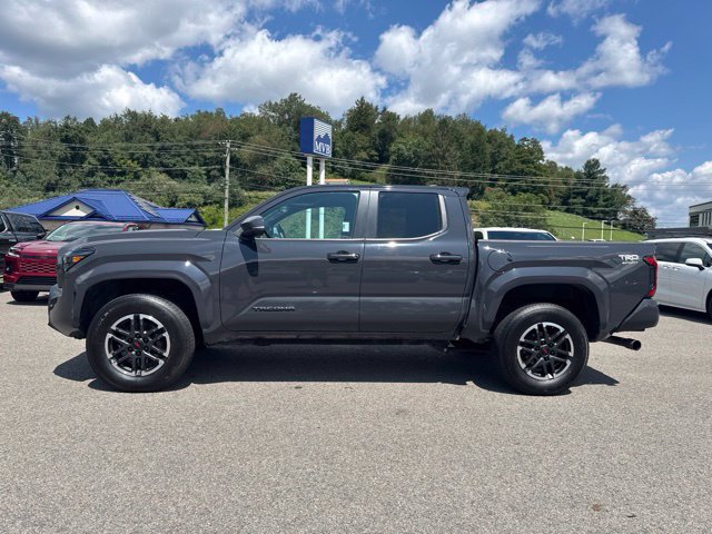 Used 2024 Toyota Tacoma TRD Sport w/ TRD Sport Upgrade Package AWD/4WD image 3