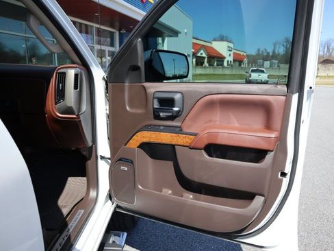 Used 2018 Chevrolet Silverado 1500 High Country image 23