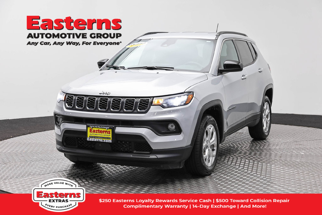 Used 2024 Jeep Compass Latitude AWD/4WD image 1