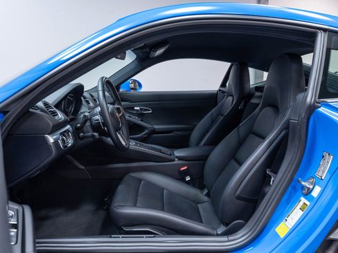 Used 2025 Porsche 718 Cayman RWD image 8