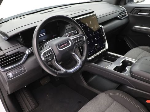Used 2025 GMC Acadia Elevation image 13