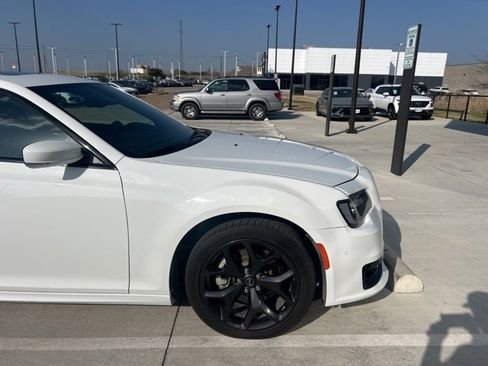 Used 2022 Chrysler 300 S w/ Comfort Group image 5