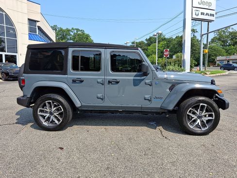 Used 2024 Jeep Wrangler Unlimited w/ Convenience Group AWD/4WD image 8