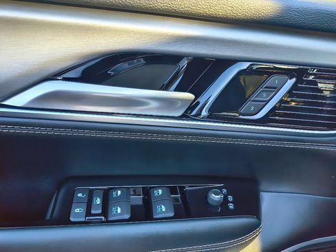 Used 2024 Jeep Wagoneer Series II RWD image 15