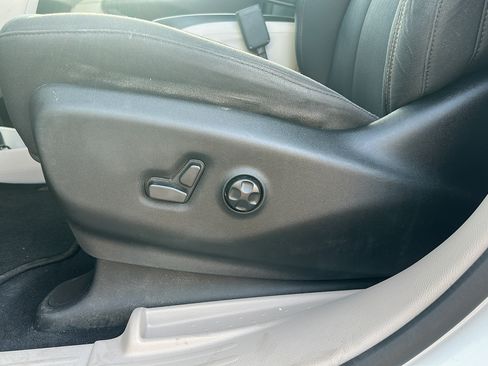 Used 2018 Chrysler Pacifica Touring Plus w/ Tire & Wheel Group FWD image 10