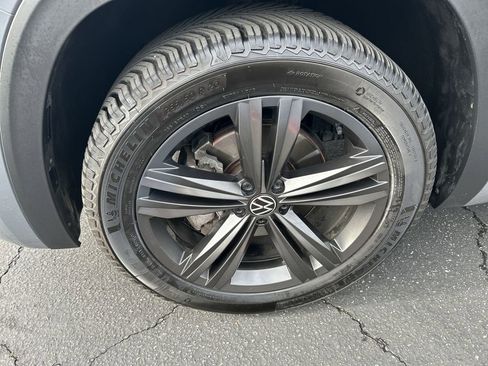 Used 2022 Volkswagen Atlas Cross Sport SEL R-Line image 10