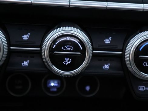 Used 2023 Genesis G70 3.3T w/ Sport Prestige Package image 32