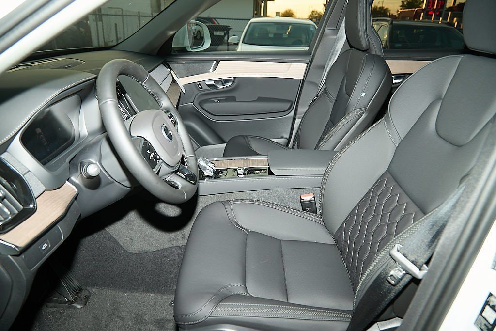 New 2026 Volvo XC90 B6 Plus w/ Protection Package AWD/4WD image 16