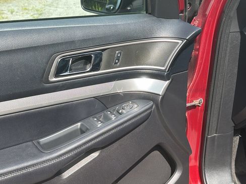 Used 2016 Ford Explorer XLT w/ Equipment Group 202A AWD/4WD image 15