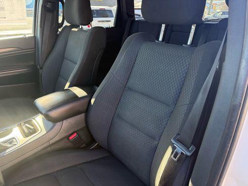 Used 2018 Jeep Grand Cherokee Laredo image 18