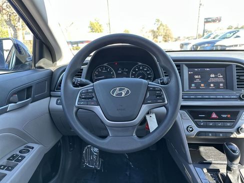 Used 2017 Hyundai Elantra SE image 14