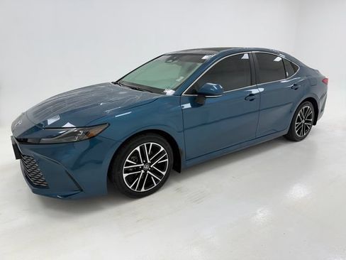 Used 2025 Toyota Camry XLE w/ Premium Package FWD image 5