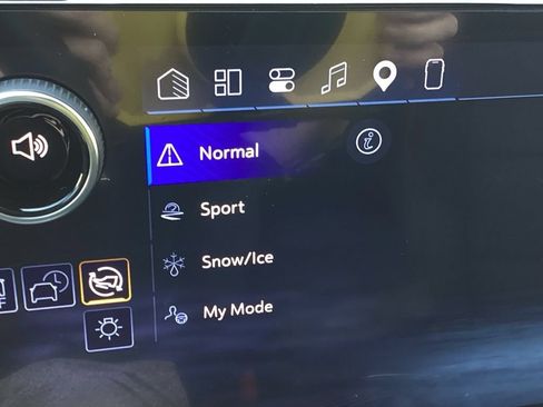 Used 2026 Chevrolet Equinox EV RS w/ Convenience Package II FWD image 15