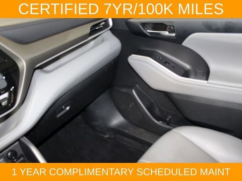 Used 2022 Toyota Highlander XLE FWD image 14