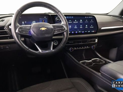 Used 2025 Chevrolet Traverse LT w/ Driver Confidence Package image 2