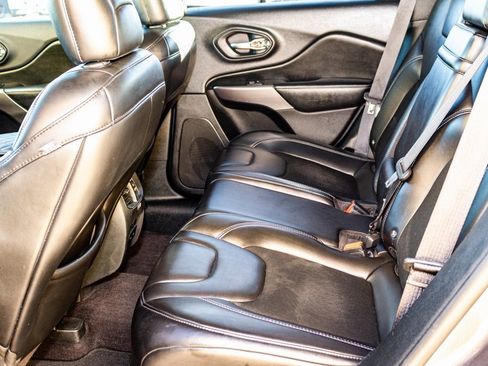 Used 2019 Jeep Cherokee Latitude Plus image 25