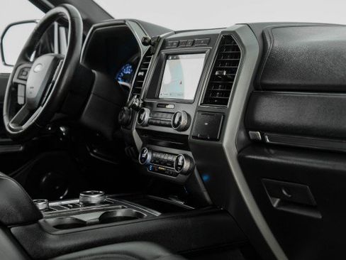 Used 2018 Ford Expedition XLT w/ Equipment Group 202A AWD/4WD image 24