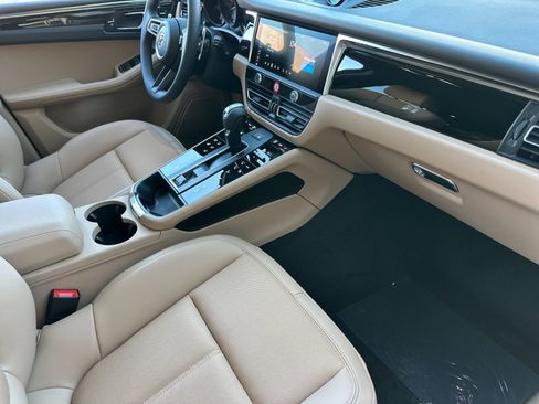 New 2026 Porsche Macan image 18