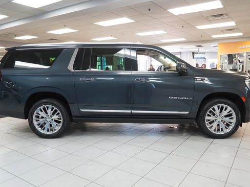Used 2021 GMC Yukon XL Denali w/ Denali Premium Package AWD/4WD image 16