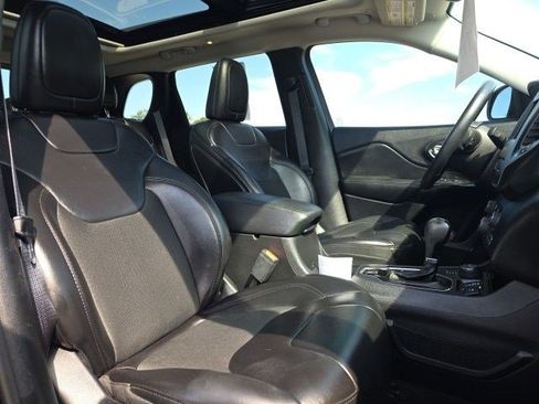 Certified 2019 Jeep Cherokee Latitude Plus AWD/4WD image 14