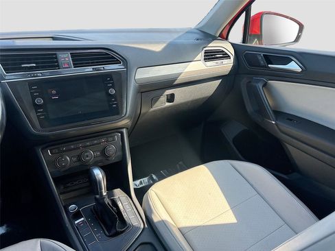 Used 2018 Volkswagen Tiguan SE image 24