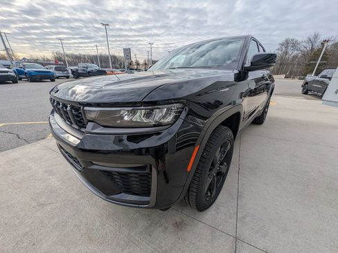 New 2026 Jeep Grand Cherokee Limited w/ Limited Altitude Package image 8