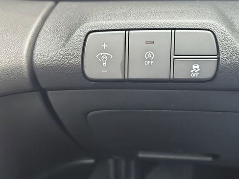 Used 2025 Hyundai Elantra SE FWD image 18