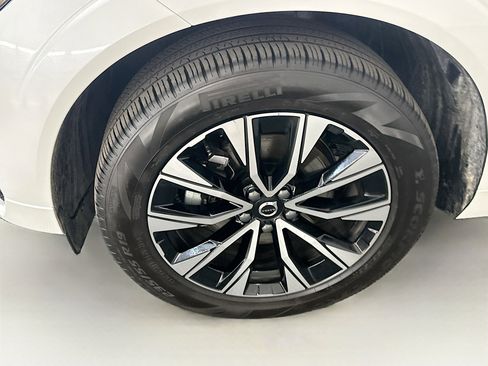 Used 2025 Volvo XC60 B5 Core AWD/4WD image 11