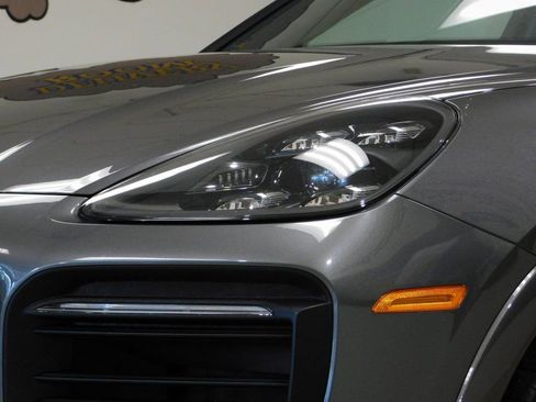 Used 2021 Porsche Cayenne GTS image 22