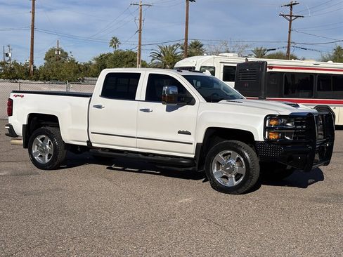 Used 2019 Chevrolet Silverado 2500 High Country image 2
