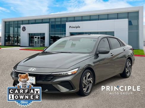 Used 2025 Hyundai Elantra Sport FWD image 1