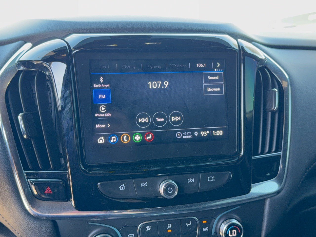 Used 2023 Chevrolet Traverse LT FWD image 23
