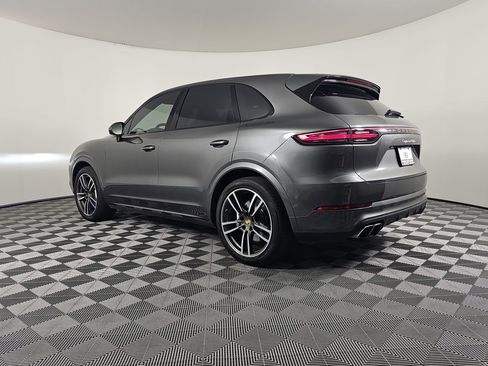 Used 2020 Porsche Cayenne Turbo image 3