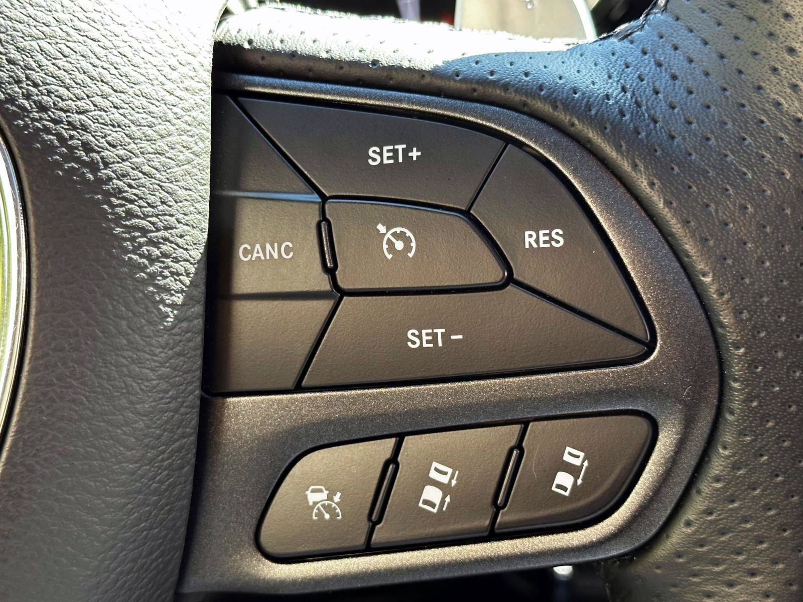 Used 2025 Dodge Durango GT AWD/4WD image 24
