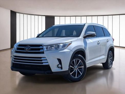 Used 2018 Toyota Highlander XLE image 1