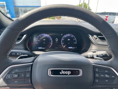 Used 2024 Jeep Grand Cherokee Limited image 39