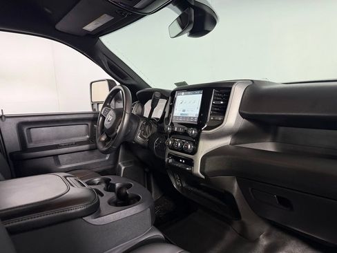 Used 2024 RAM 3500 Tradesman w/ Chrome Appearance Group AWD/4WD image 31