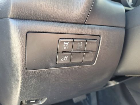 Used 2016 MAZDA MAZDA3 i Sport w/ Preferred Equipment Package image 20