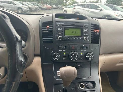 Used 2012 Kia Sedona LX image 16