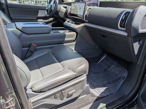 Used 2025 Ford Expedition Active AWD/4WD image 23