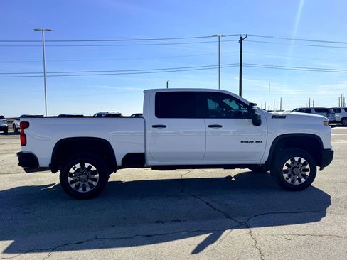 Used 2024 Chevrolet Silverado 2500 Custom w/ Custom Value Package image 6