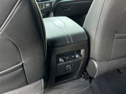 Used 2022 Chevrolet Traverse LT FWD image 20